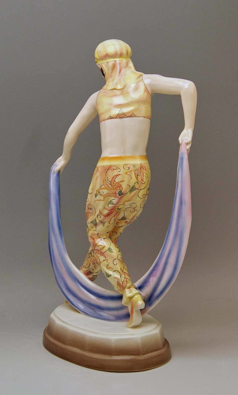Goldscheider Keramik, Frau in arabischer Gewandung